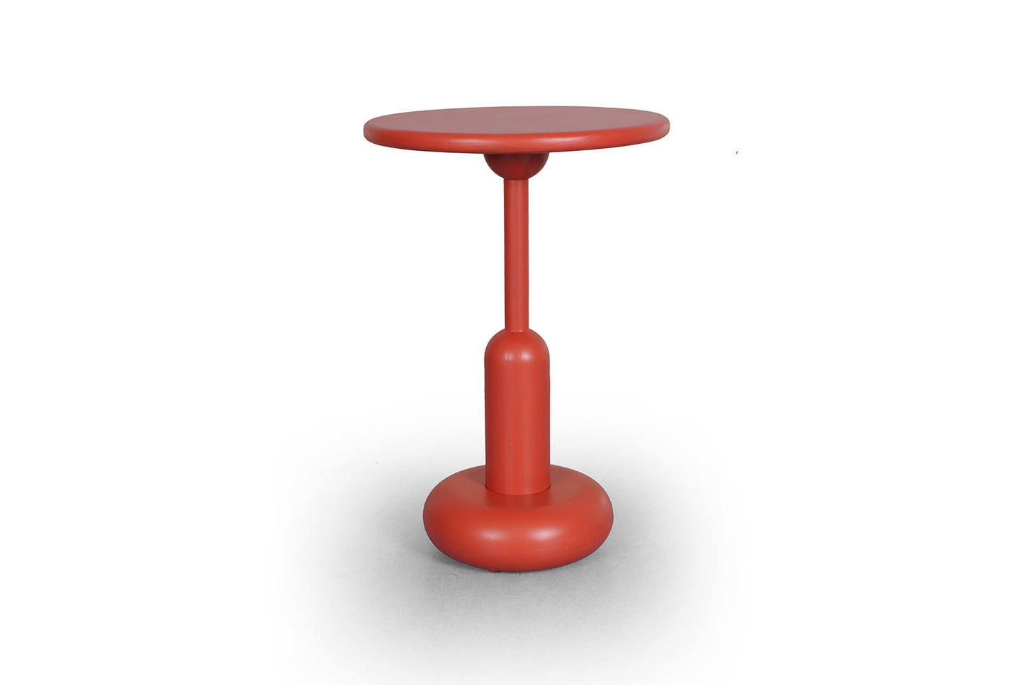 Baluster runt sidobord i trä