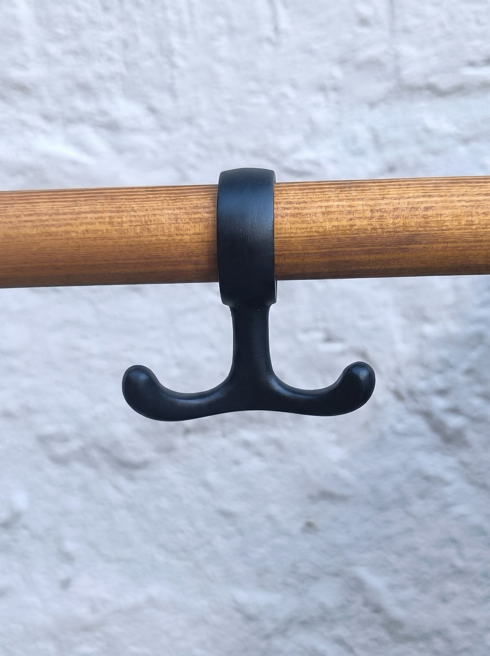 Paket med: Hatthylla 90 cm  och 4 st ankarkrokar , Färger svart och sand